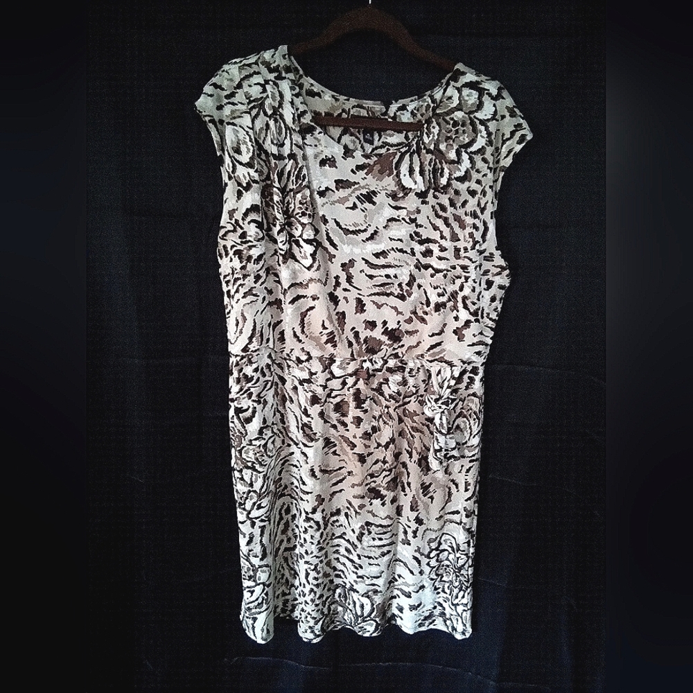 Dress, v-neck, sleeveless dress, elastic waist, wht/blk/brn/tan,